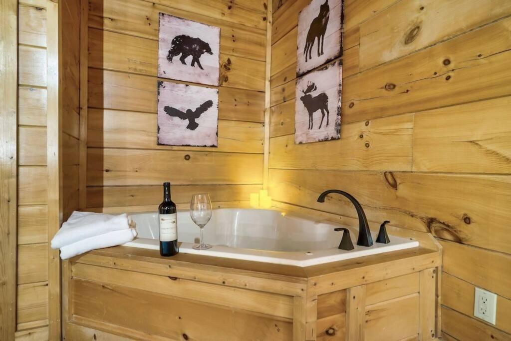 Cabin-N-Smokys! Indoor Resort Pool Views Hot Tub Game Room Sevierville Extérieur photo